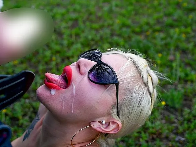 Der Gärtner füllte mir nach einem leidenschaftlichen Blowjob den Mund mit Sperma.