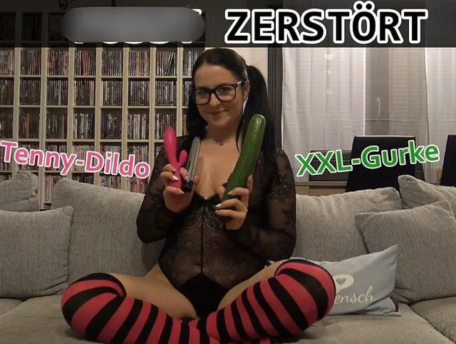 PUSSY ZERSTÖRT! XXL Gurke + Teeny-Dildo