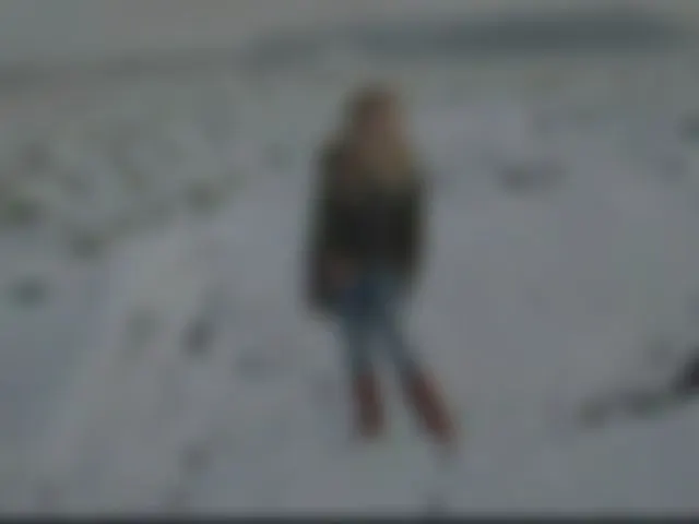 *Pissen in den Schnee*