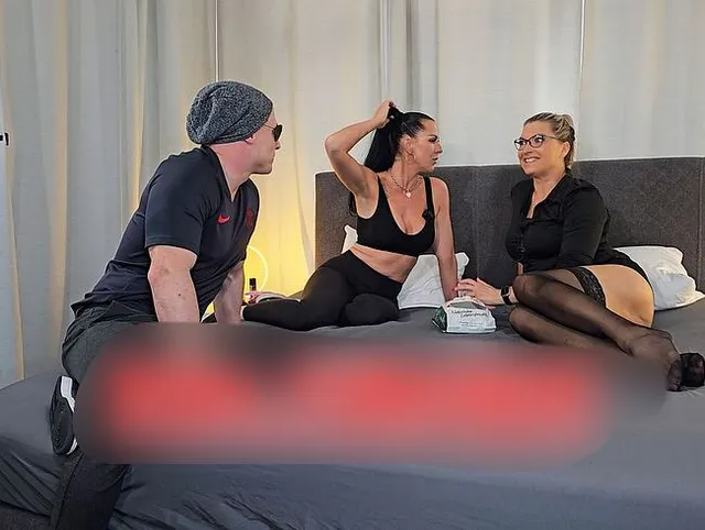 Alina, Frühstück! DEN habe ich uns vom Bäcker mitgebracht