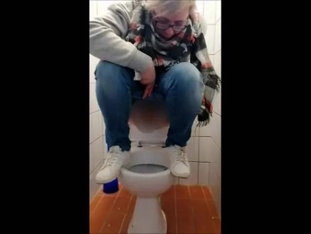 Rasthof Toilette pissen Handy Video