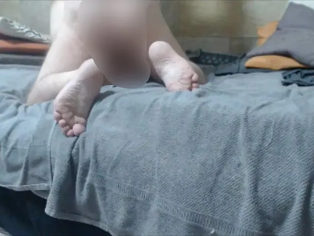 Zuerst gefingert und dann geil Durchgefickt bis er in mich reingespritzt hat