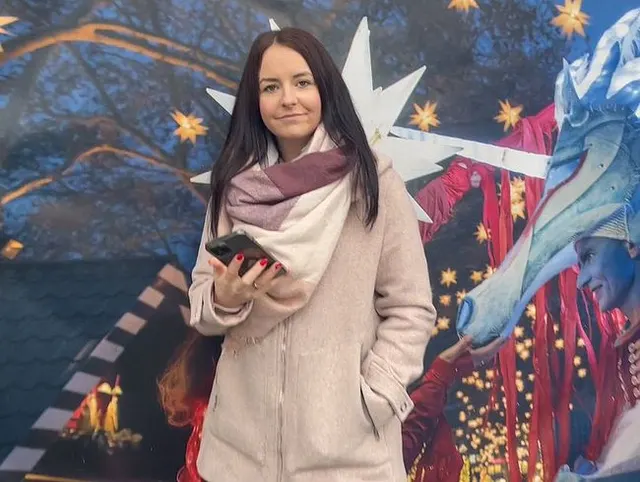 Brave Maus? Von wegen! Weihnachtsmarkt-Flirt endet in hemmungslosem Umkleide-Fick!