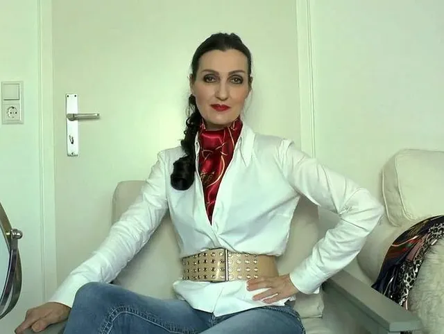 Satin Halstücher für ein legeres Outfit mit blauen Jeans