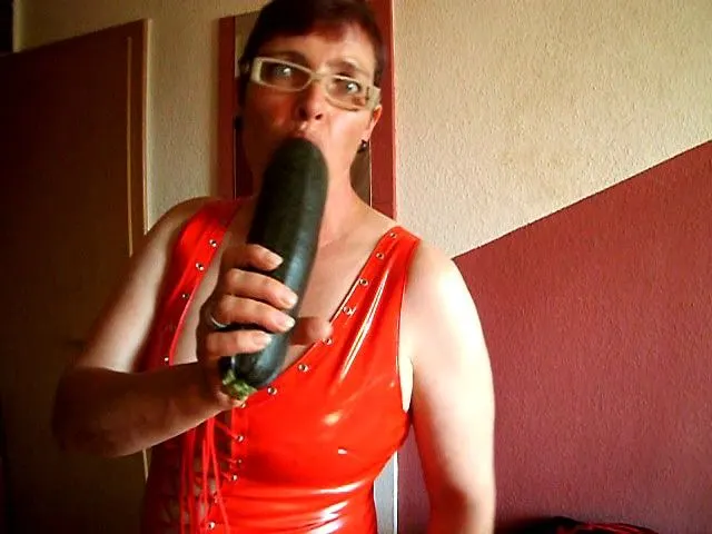 Vegetable Masturbation - Meine Möse Bekommt Gemüse
