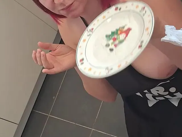 Zuckerguß vom Schwanz lecken und Kekswichsen in der Küche