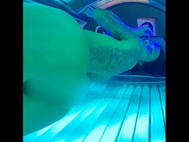 VORSICHT ! EXTREM HEIß ! Stalk mich im Solarium ! AUSZIEHEN, FINGERN !
