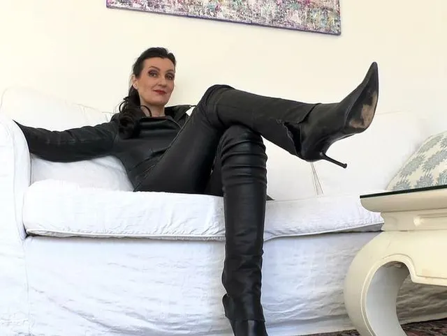 Dein Stiefeldienst Nachmittag mit mir, in Stiefel schnüffeln, Lady Victoria