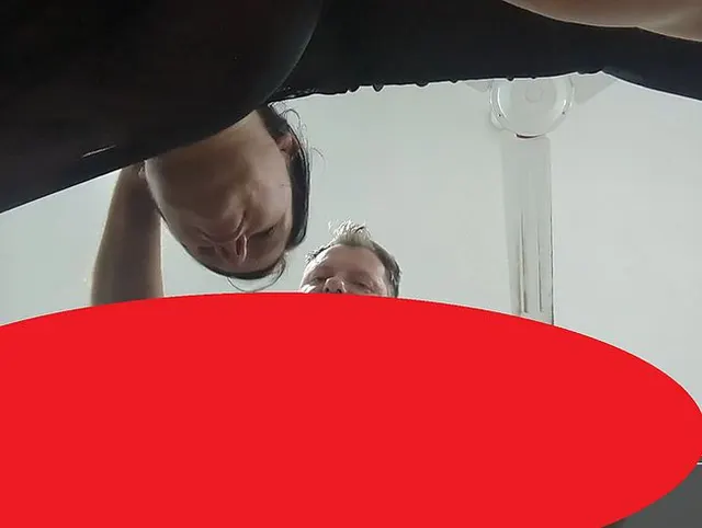 Blasen und Doggy Ficken von unten gefilmt! Userfick mit geiler deutscher tätowierten Amateurin
