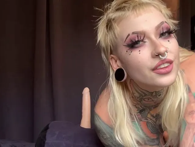 Dildo bis zum Orgasmus geritten!