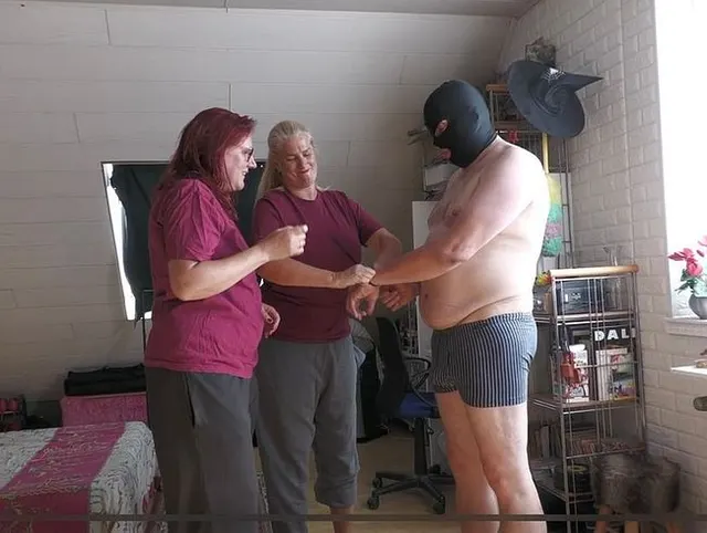 Mein erstes richtiges Fetisch Video. Es ist eine ganz neue Erfahrung