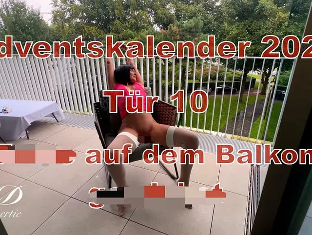 Tür 10 - Fotze auf dem Balkon gewichst