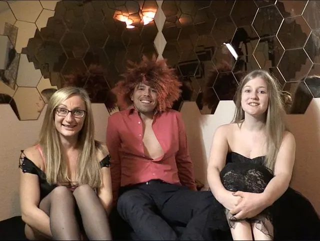 Premiere Dreierfick 1.CUMSHOT für Julia!!!