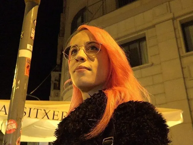 GERMAN SCOUT - Verrücktes Teen Lilian mit pinken Haaren bei Model Job AO gefickt
