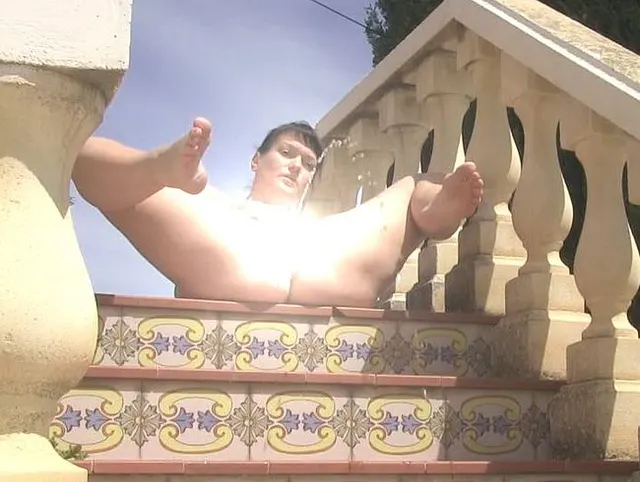 Pissen - Nackt von der Treppe