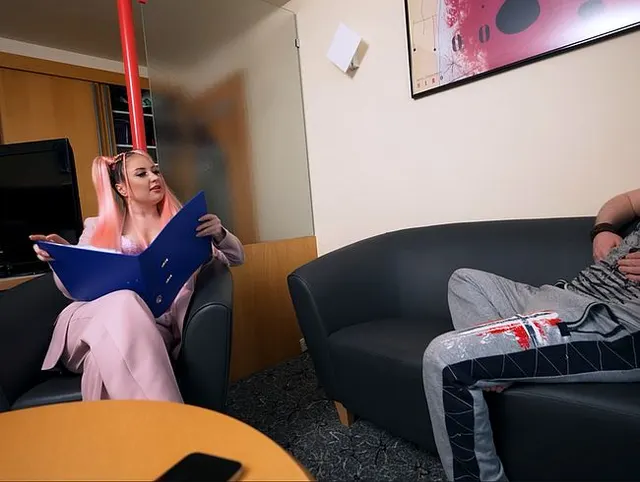 Pornostar Maria Gail macht eine Porno Umfrage