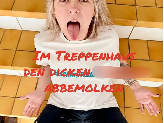 Notgeile Milf melkt imTreppenhaus den dicken Schwanz ab..