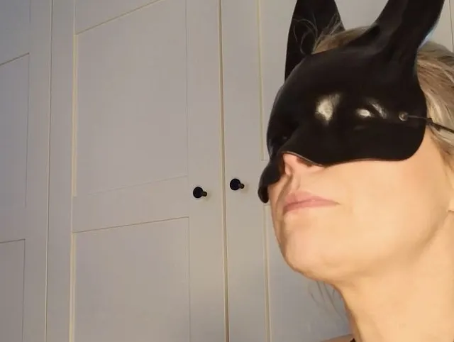 Blowjob Kehlenfick Hase mit Maske...ich sehe nichts...