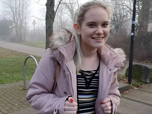 Mein erstes Mal in der Umkleidekabiene !