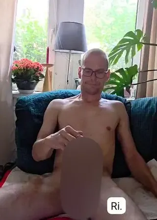 Hab es heut mal mit einer Penis Pumpe versucht.