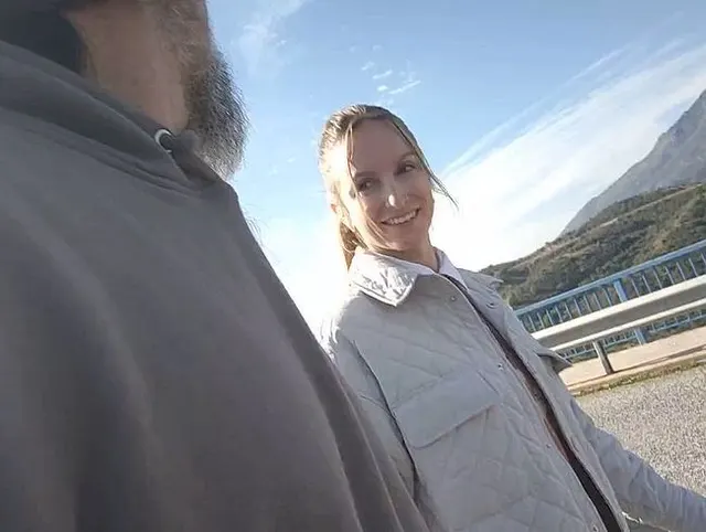 Auf der Autobahnbrücke gefickt