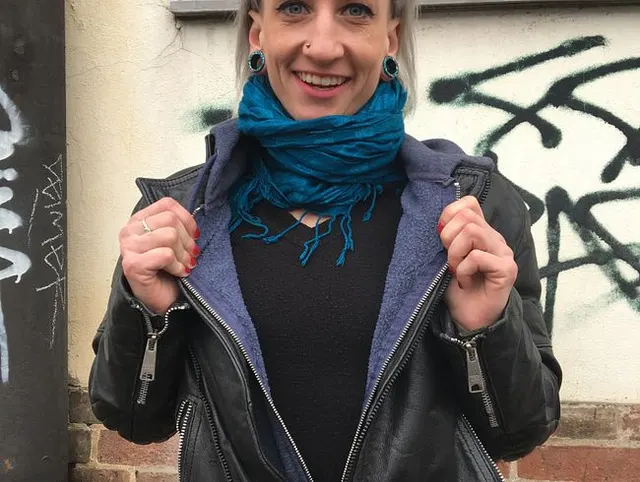 GERMAN SCOUT - Punk Teen Luna AO bei Straßen Casting in Berlin gefickt