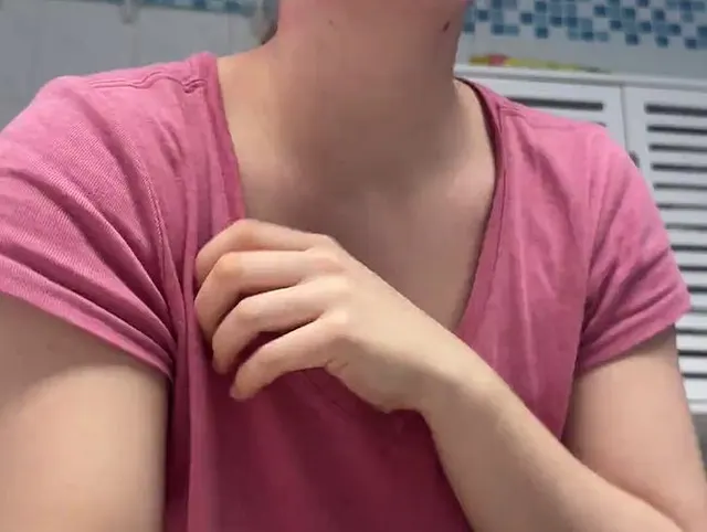 Natürliche Titten und sexy Füße