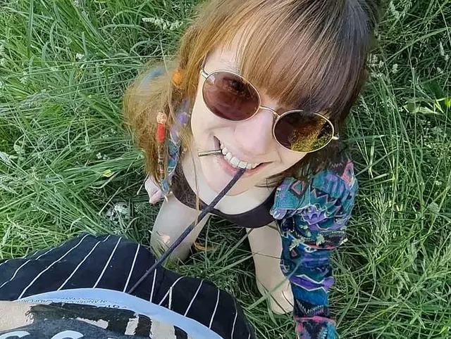 Hinter den Büsche wird gefickt !!