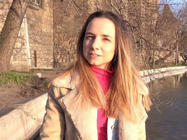 GERMAN SCOUT - Zarte Studentin Mona bei Straßen Casting AO gefickt
