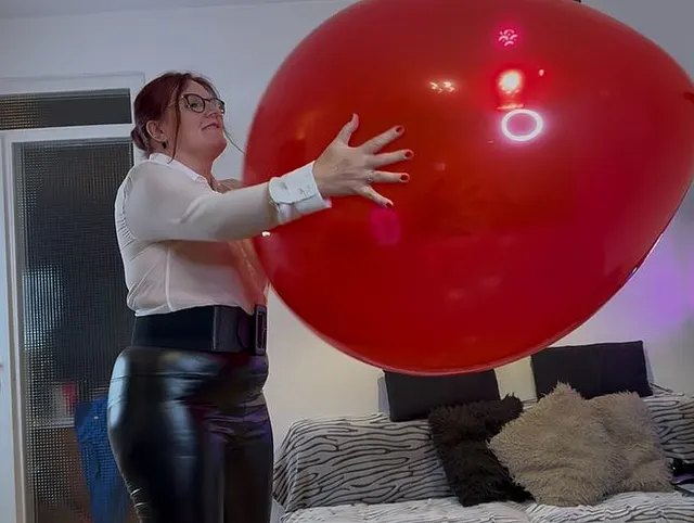 Der große Rote Luftballon. Ein wenig Spaß mit dem Ball