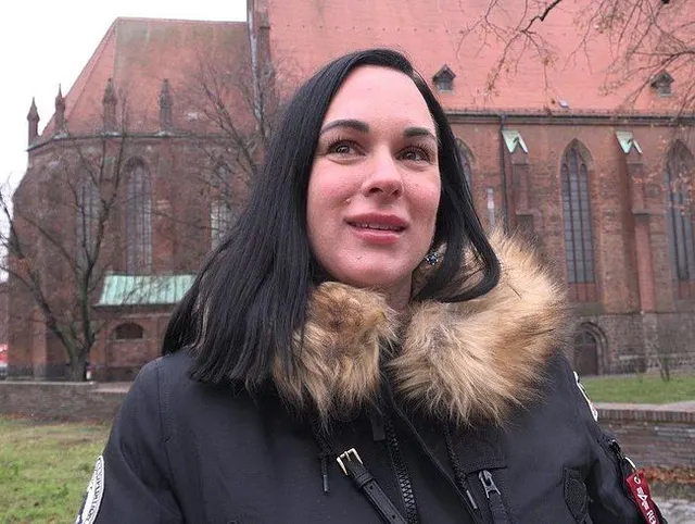 GERMAN SCOUT - Schweizer MILF Lena bei Strassen Casting in Berlin gefickt