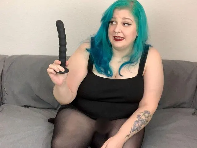 Abbys Analtraining – der ist größer als gedacht!