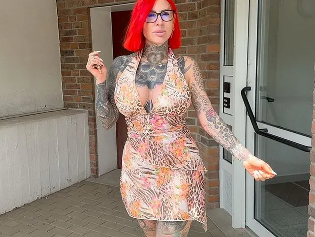Perverse MILF von nebenan..FREIFICK für Tobias (18 )