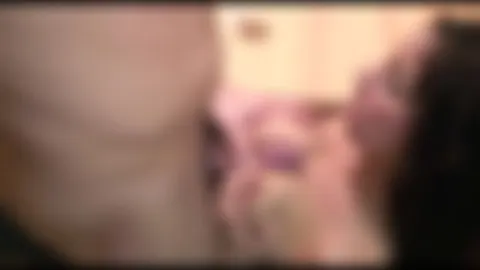Der Schwanz zwischen meinen Titten