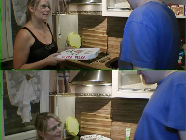 Cumshot auf die Brillen Milf