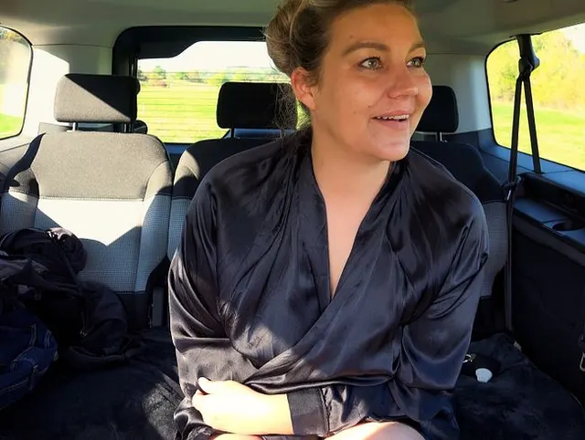 Ich sollte mich nur umziehen, habe mich aber noch schnell zum Orgasmus masturbiert!!!