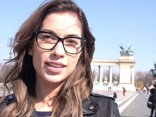 GERMAN SCOUT - Schlanke Studentin Frederica bei echten Straßen Casting blank gefickt