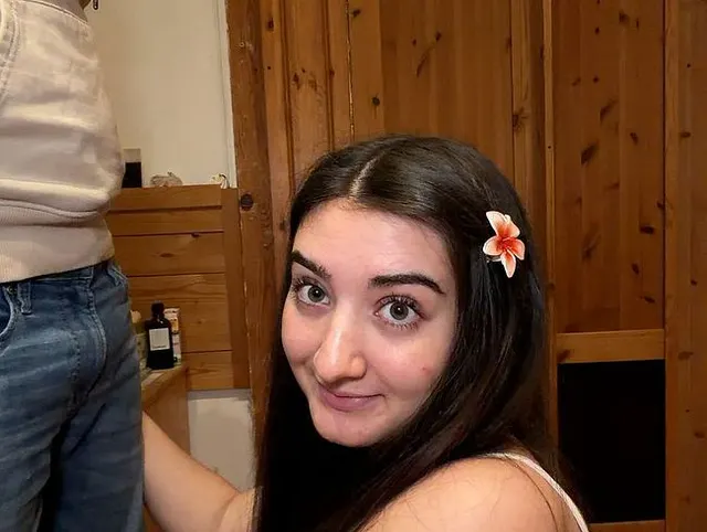 NICHT SO TIEF!! Unschuldiges Teen gnadenlos durchs ganze Zimmer gefickt