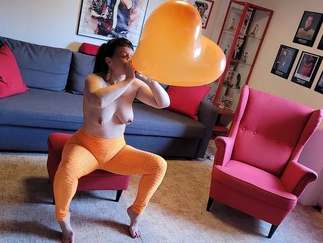 Blow to Pop - Sexy Outfit