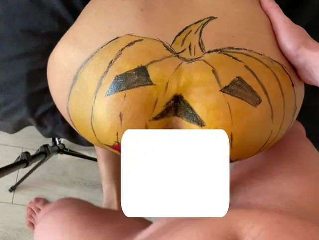 Kürbisarsch mit Creampie-Fick