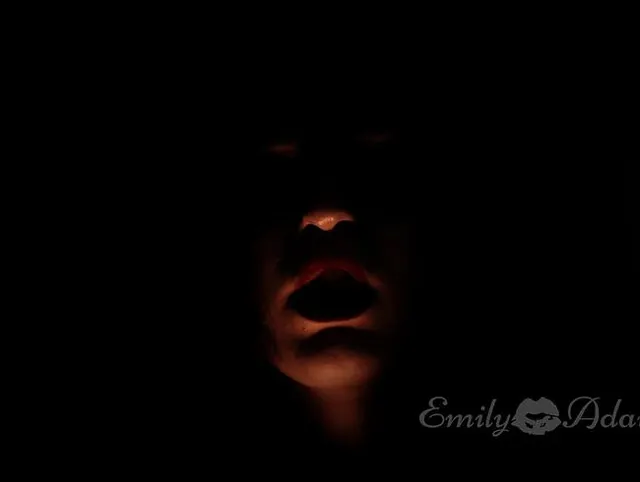 Walpurgisnacht: Die Beschwörung des Riesendildos - Emily Adaire TS