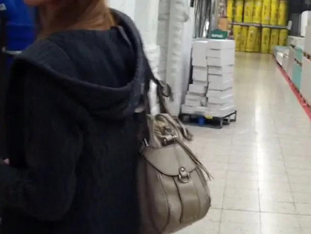 Public im Baumarkt seinen Schwanz geblasen!!