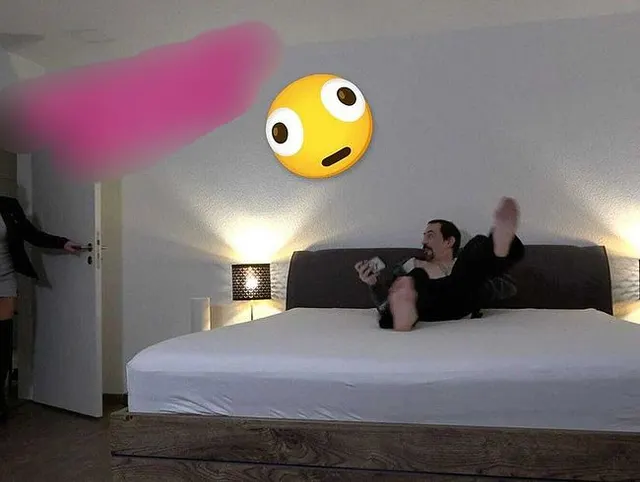 Wichser in MEINEM BETT erwischt! Neue WG Mitbewohner Erwischt!!!