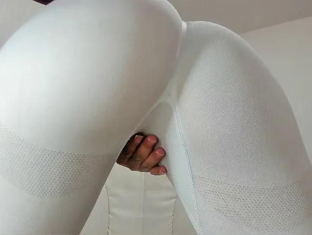 Goldregen und Sperma in meiner grauen Yogahose