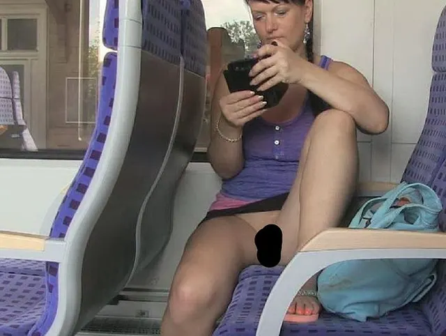 Blanke Pussy im Zug