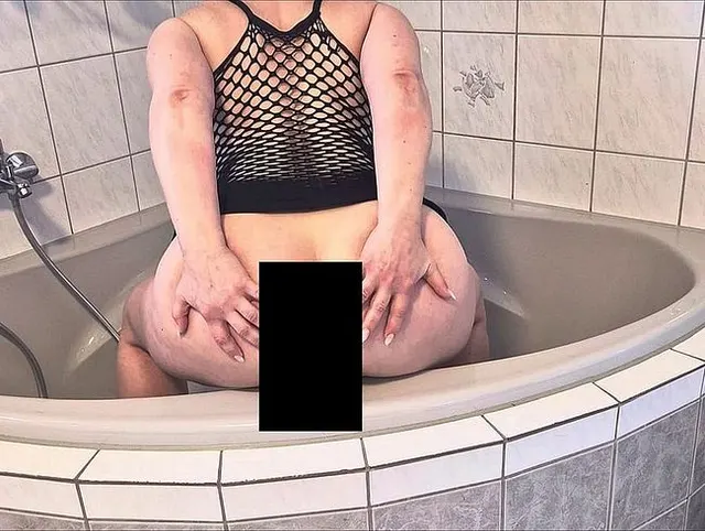 Feuchter Dildo-Ritt vor der Webcam Session