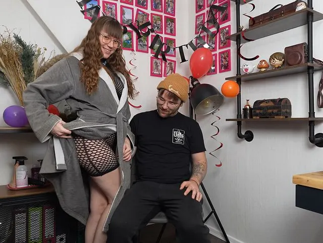 Schwanger zum Lapdance im Netz Look !!