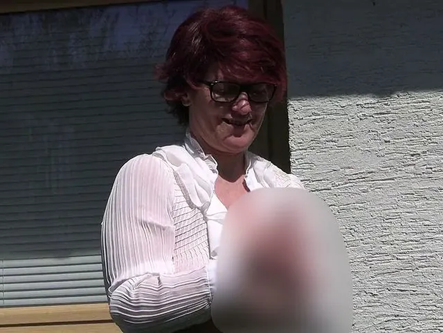 Endlich Frühling - Fotze auf, Dildo rein