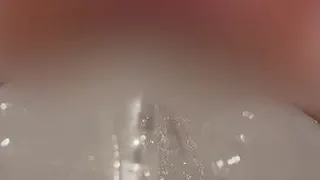Eine Minute pures Pissen. Ton anmachen und genießen