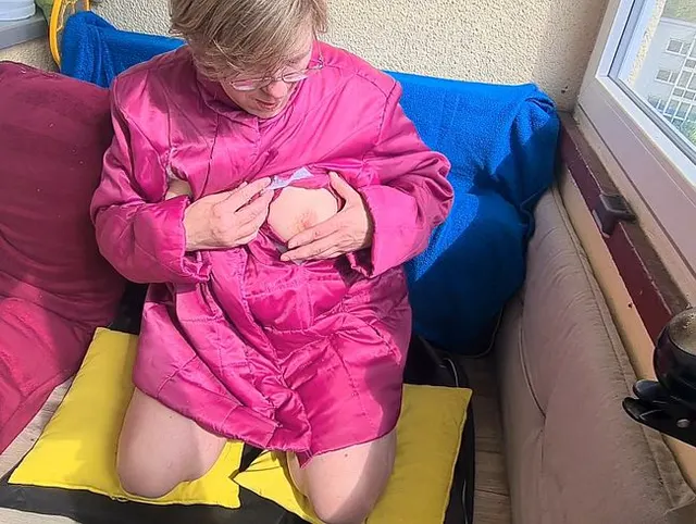 Ersten Wünsche erfühlt mit der pinken Jacke